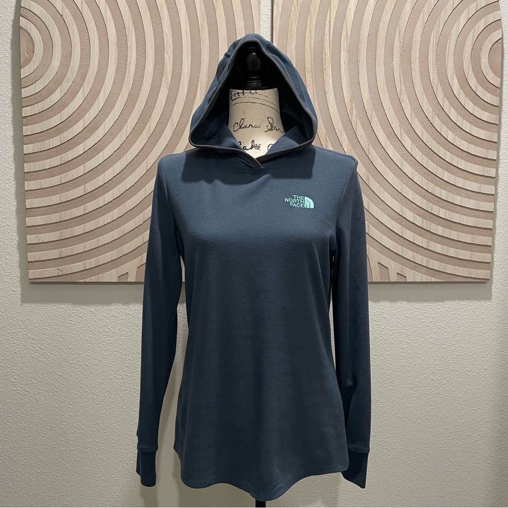 🆕 The North Face Long Sleeve Thermal Hoodie, Size M